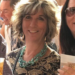 Meet your Posher, Delores